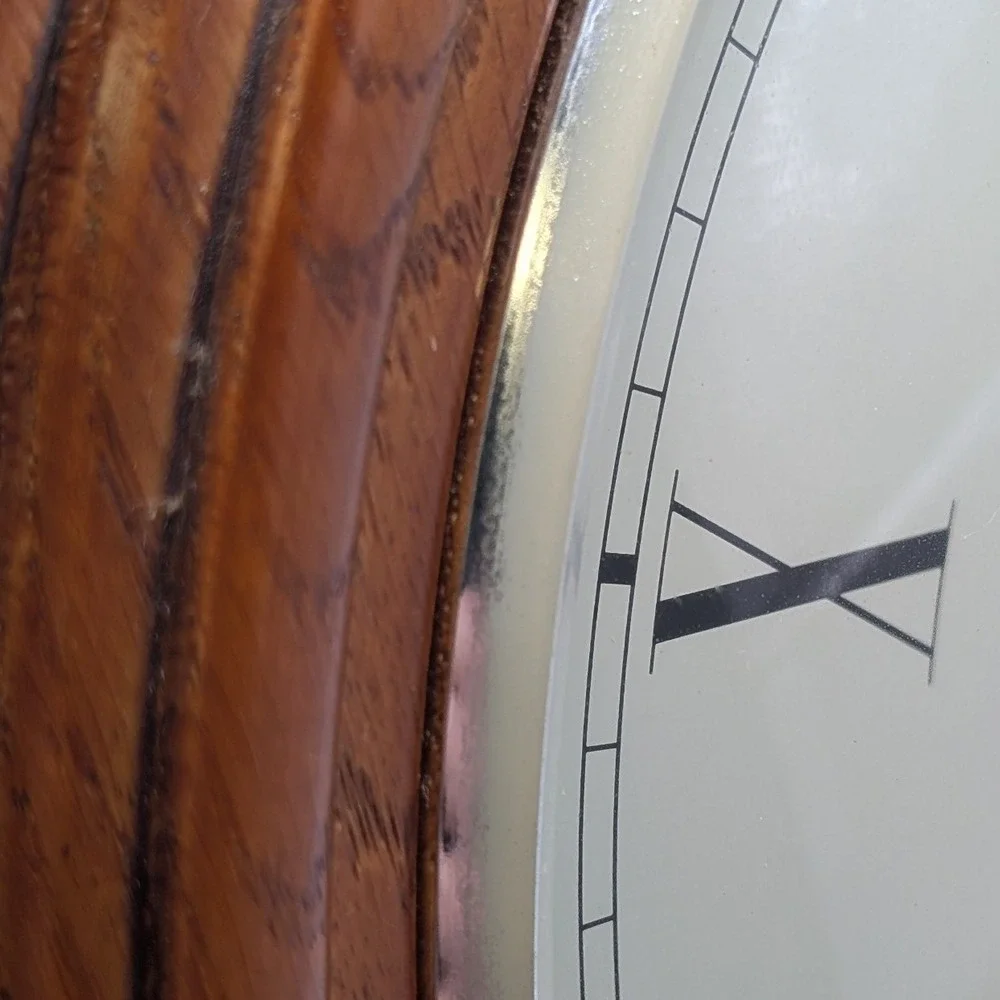 Vtg Seiko Wall Clock Brown Wood Grain Roman Numeral Analog Traditional Home 12